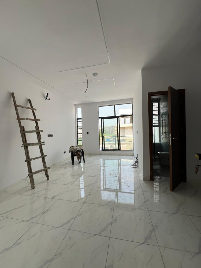 FULLY SERVICED 2 & 4 BEDROOM TERRACED DUPLEX WITH GYM - Image 6