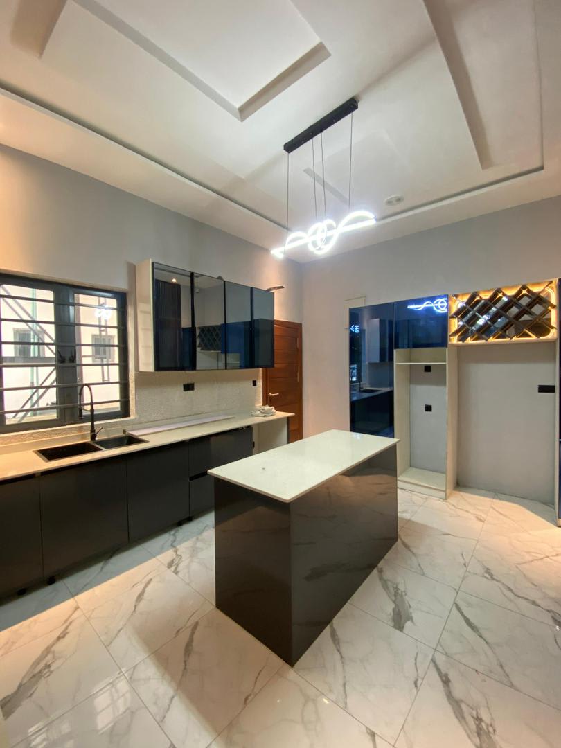 AN IMPECCABLY BUILT 6BEDROOM FULLY DETACHED DUPLEX - Image 7