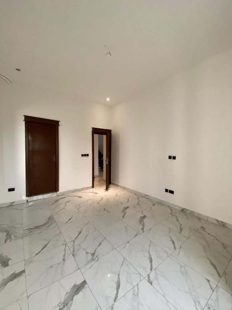 AN IMPECCABLY BUILT 6BEDROOM FULLY DETACHED DUPLEX - Image 11