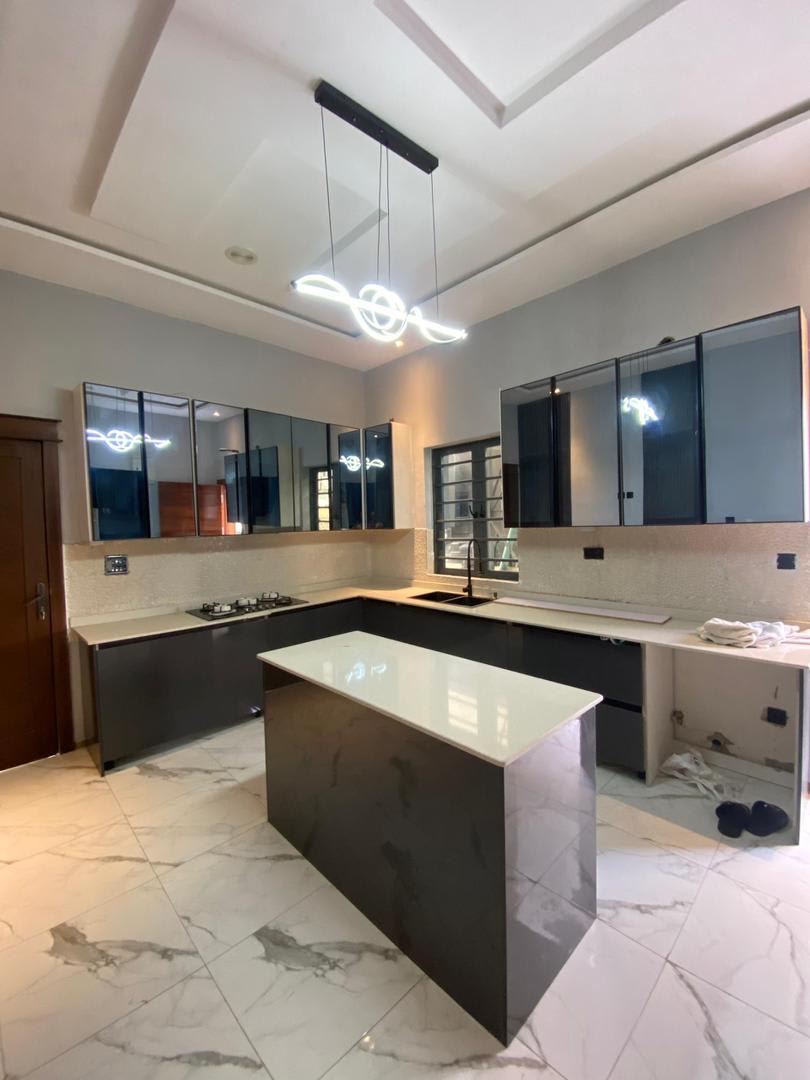 AN IMPECCABLY BUILT 6BEDROOM FULLY DETACHED DUPLEX - Image 6