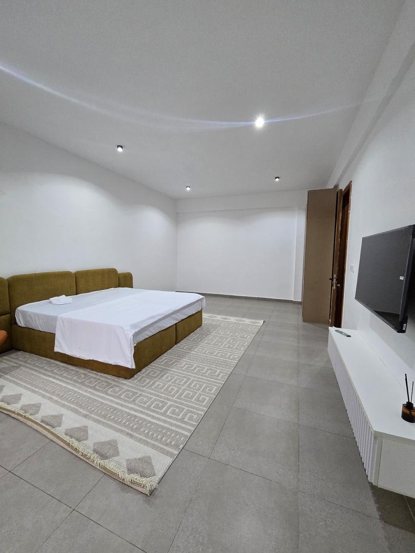 A STYLIST 2 & 3 BEDROOM APARTMENT - Image 9