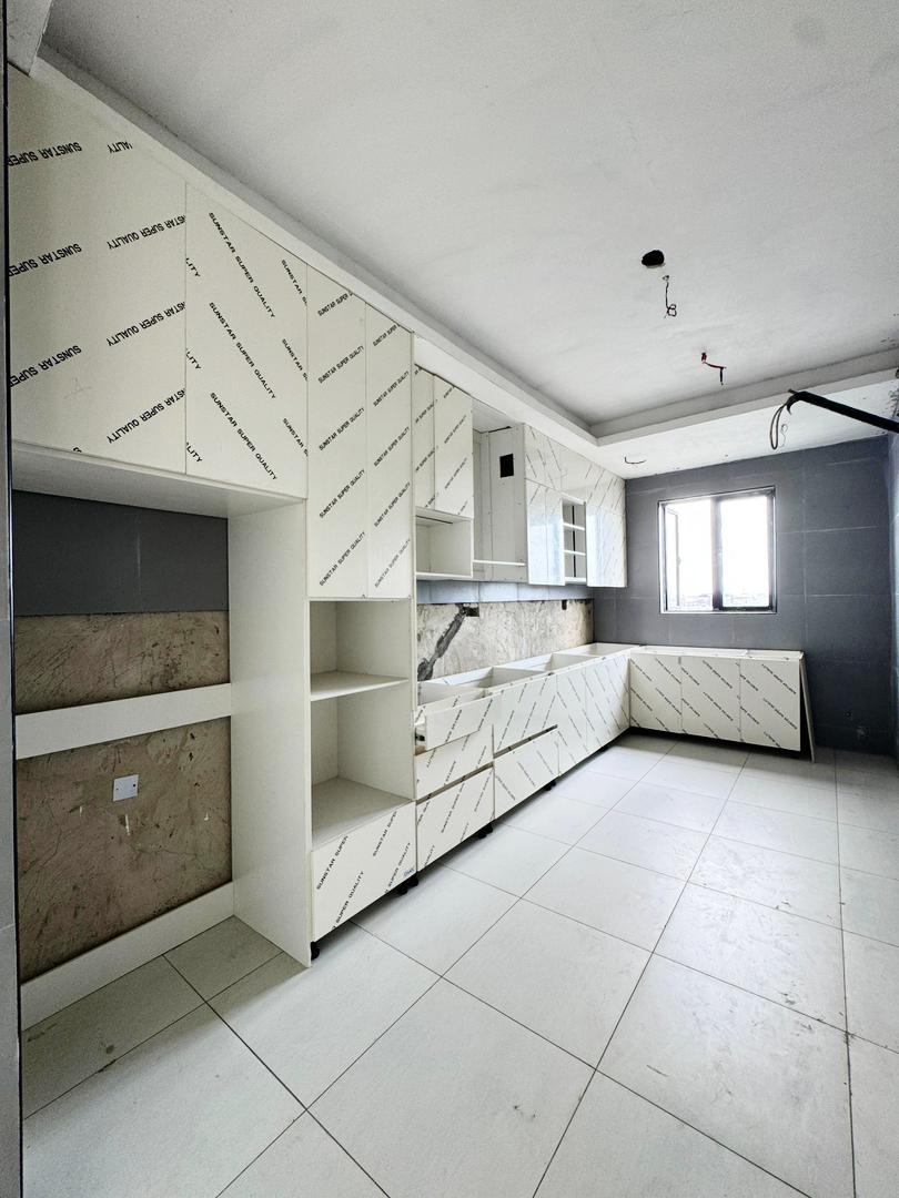 CAPACIOUS NEWLY BUILT 2 & 3 BEDROOM - Image 6