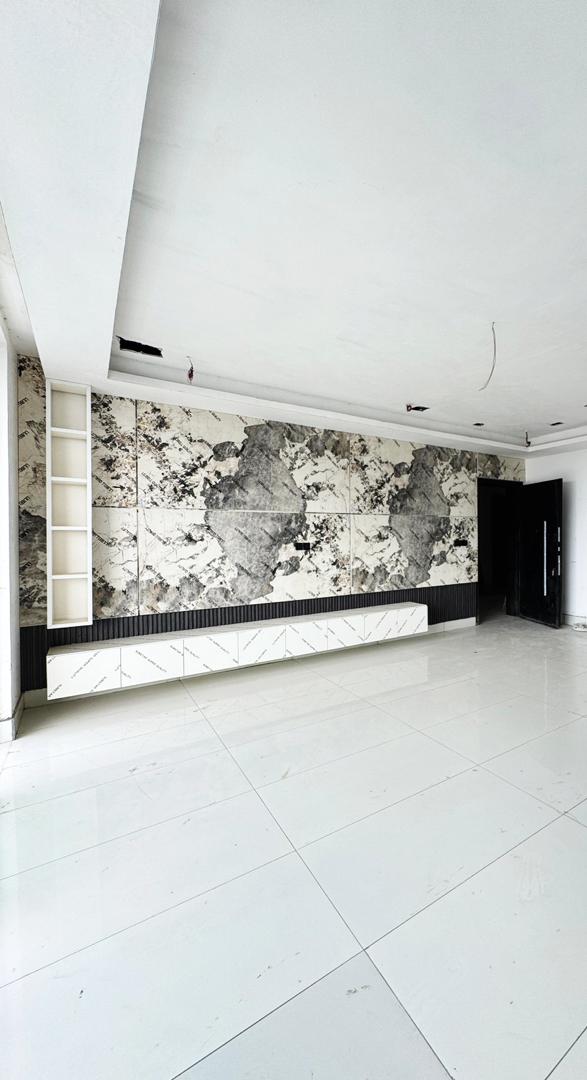 CAPACIOUS NEWLY BUILT 2 & 3 BEDROOM - Image 12