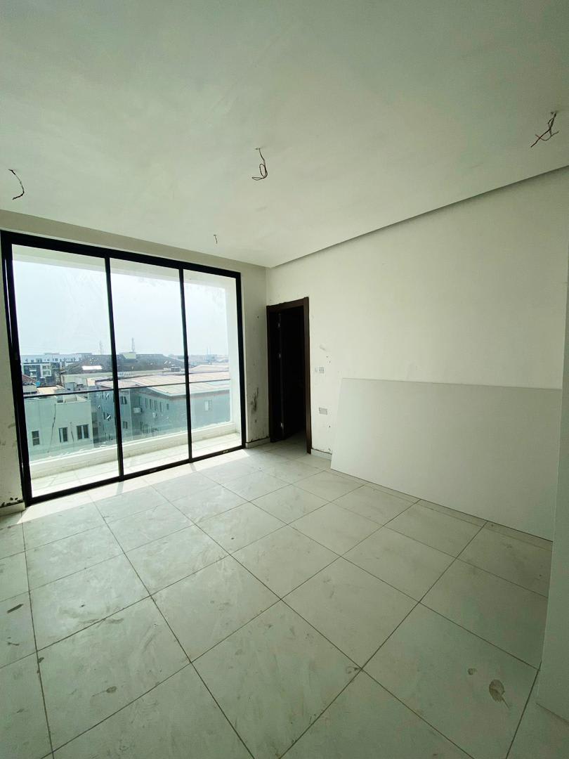 CAPACIOUS NEWLY BUILT 2 & 3 BEDROOM - Image 13