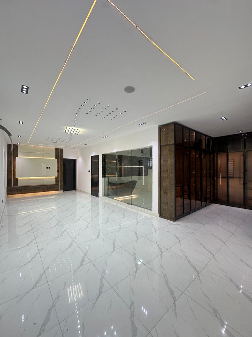 MODERN 5BEDROOM FULLY DETACHED DUPLEX WITH FITTED GYM, ROOFTOP SWIMMING POOL, - Image 2