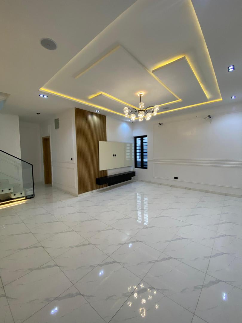 WELL BUILT 4 BEDROOM SEMIDETACHED WITH BQ. - Image 2