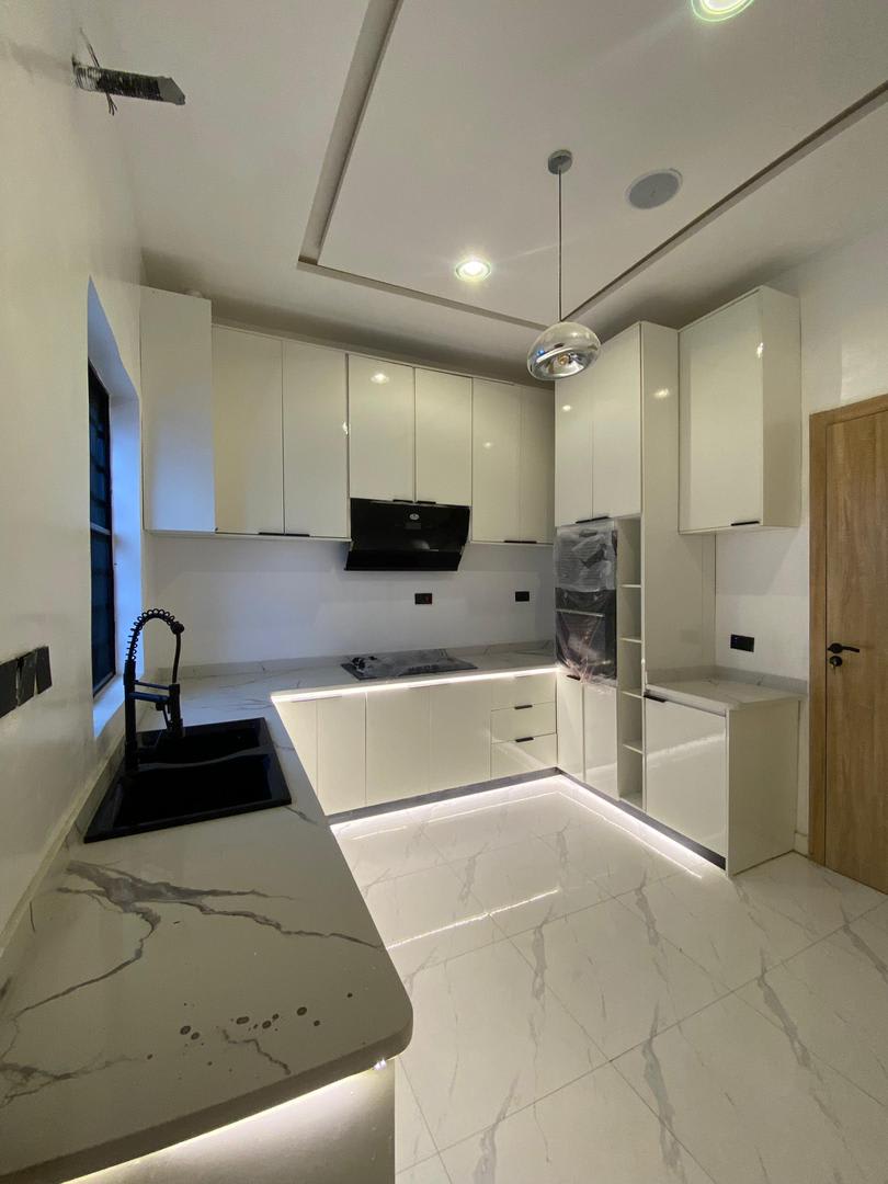 WELL BUILT 4 BEDROOM SEMIDETACHED WITH BQ. - Image 3