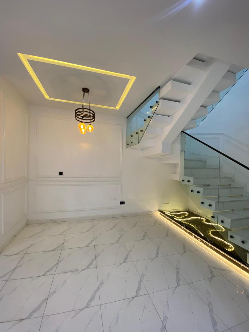 WELL BUILT 4 BEDROOM SEMIDETACHED WITH BQ. - Image 8