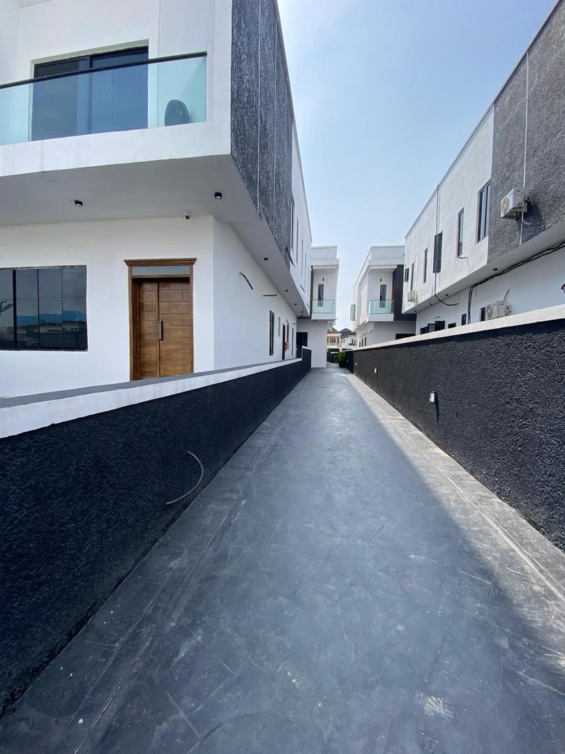 WELL BUILT 4 BEDROOM SEMIDETACHED WITH BQ. - Image 11