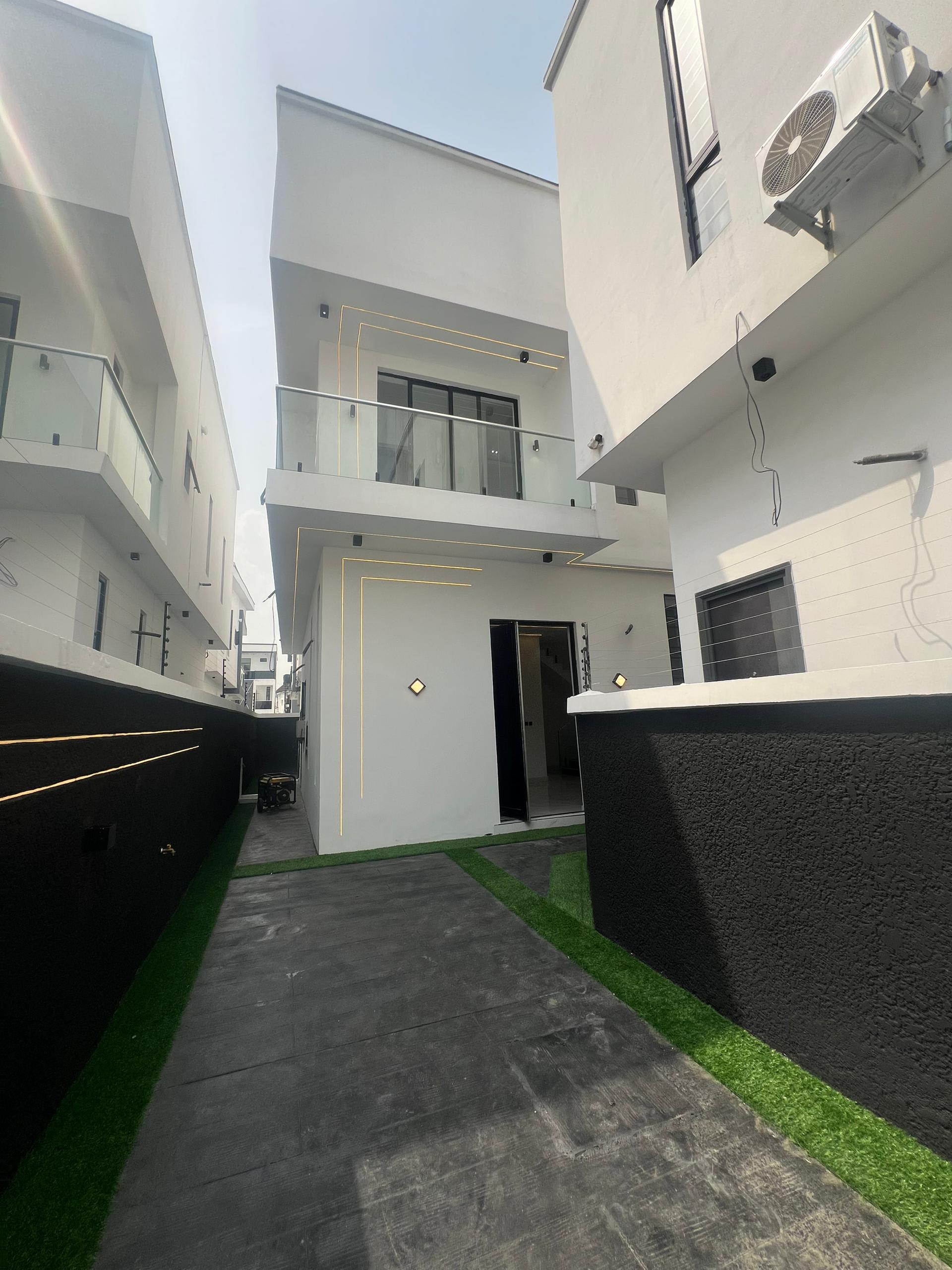 MODERN 4BEDROOM SEMI-DETACHED DUPLEX