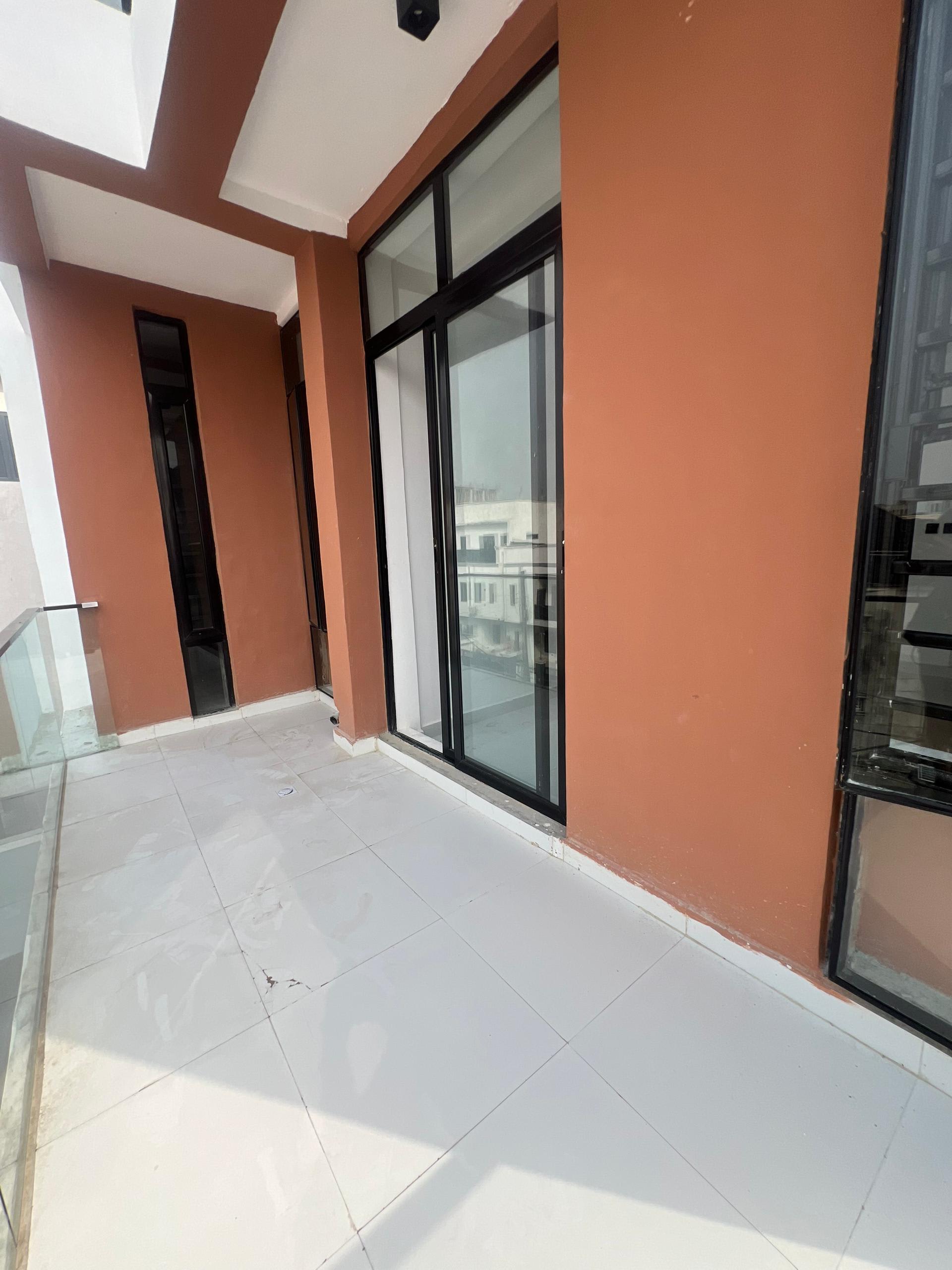 EXECUTIVE FULLY SERVICED 2BEDROOM APARTMENT - Image 6