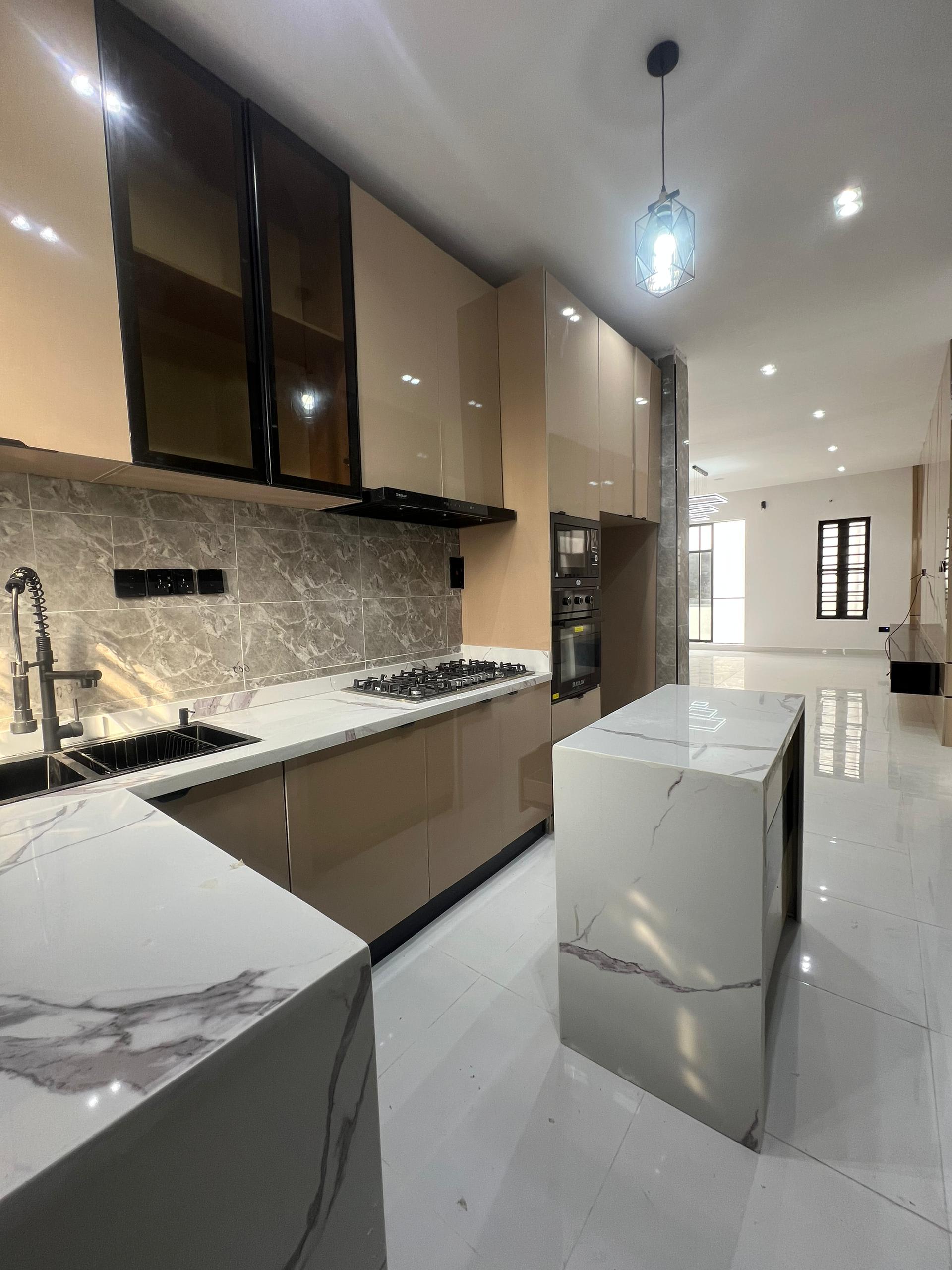 EXECUTIVE FULLY SERVICED 2BEDROOM APARTMENT - Image 5