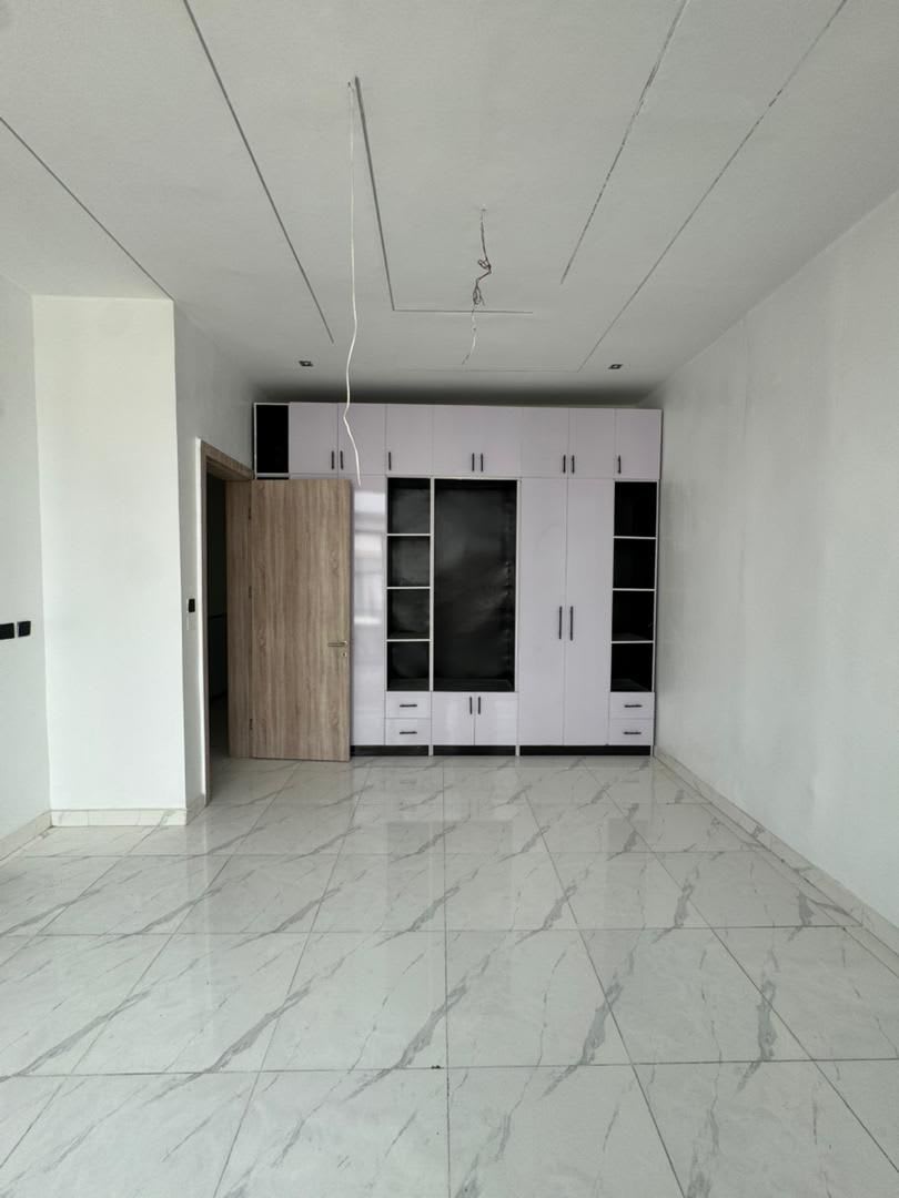 FOR RENT: 4BEDROOM SELF-COMPOUND TERRACED DUPLEX - Image 2