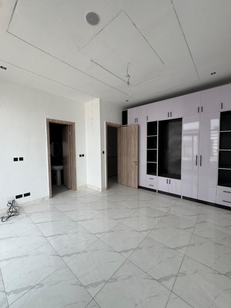 FOR RENT: 4BEDROOM SELF-COMPOUND TERRACED DUPLEX - Image 3