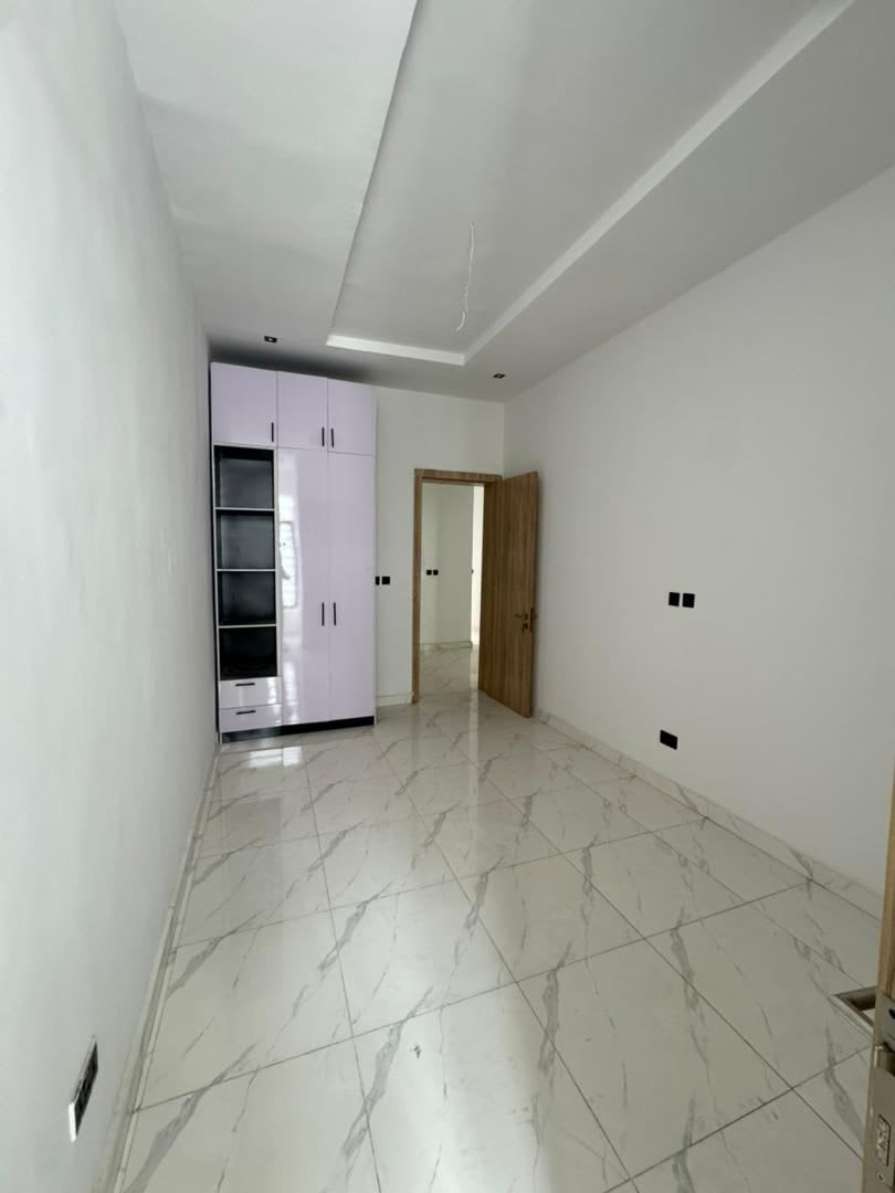 FOR RENT: 4BEDROOM SELF-COMPOUND TERRACED DUPLEX - Image 5