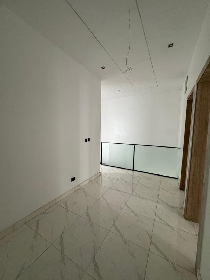 FOR RENT: 4BEDROOM SELF-COMPOUND TERRACED DUPLEX - Image 8