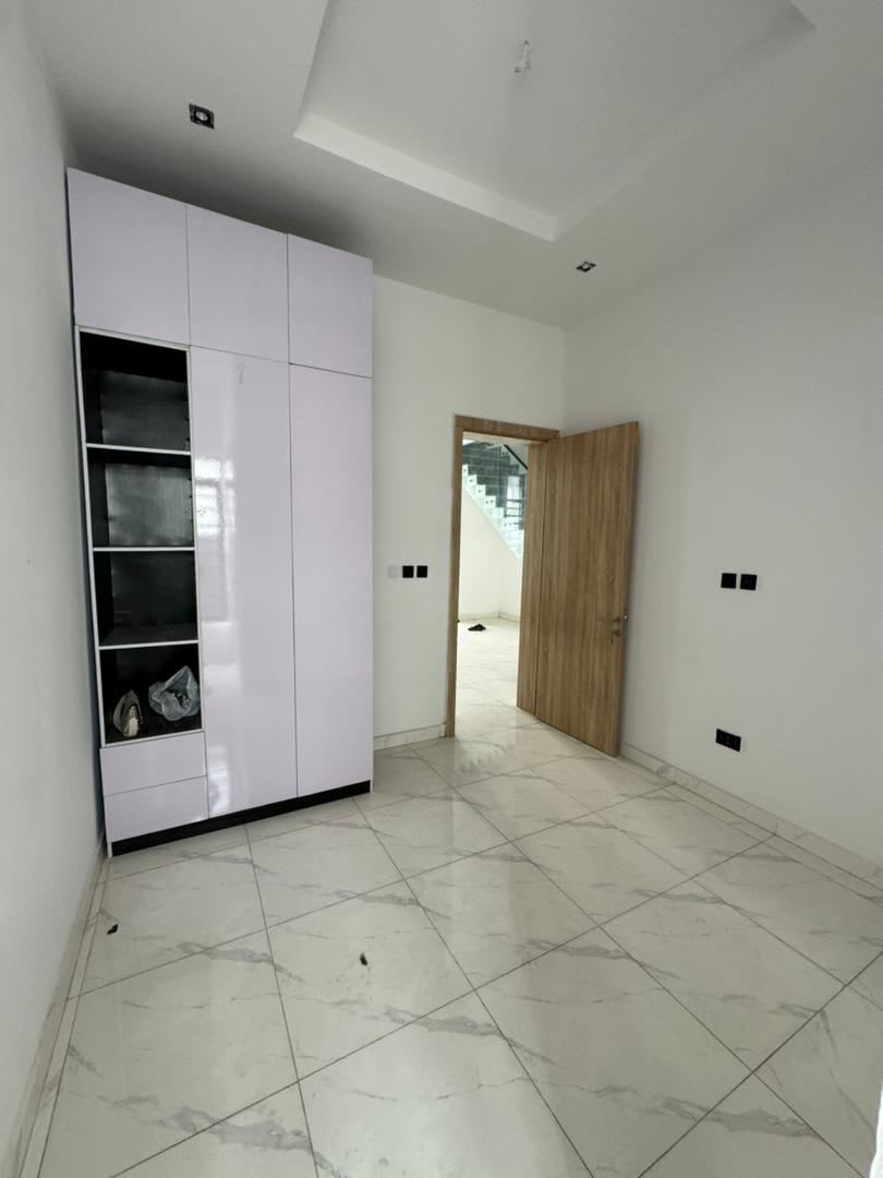 FOR RENT: 4BEDROOM SELF-COMPOUND TERRACED DUPLEX - Image 7