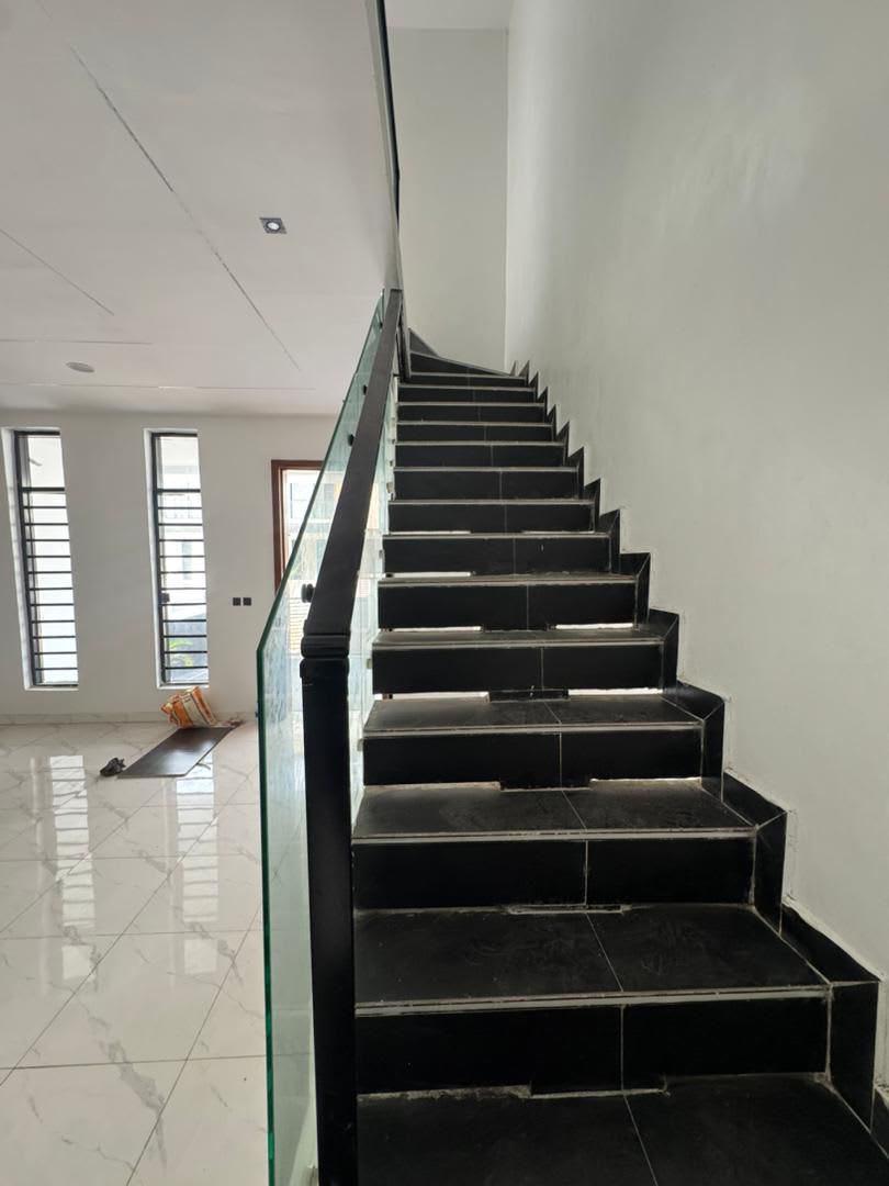 FOR RENT: 4BEDROOM SELF-COMPOUND TERRACED DUPLEX - Image 9