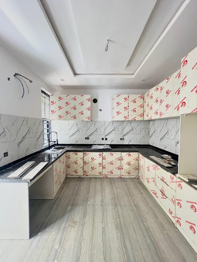 2BEDROOM APARTMENT • OLOGOLO, LEKKI • ₦120M - Image 9