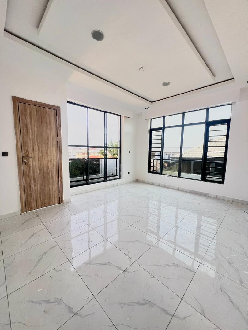 2BEDROOM APARTMENT • OLOGOLO, LEKKI • ₦120M - Image 2