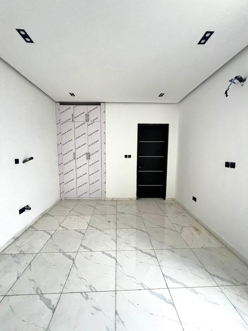 2BEDROOM APARTMENT • OLOGOLO, LEKKI • ₦150M - Image 5