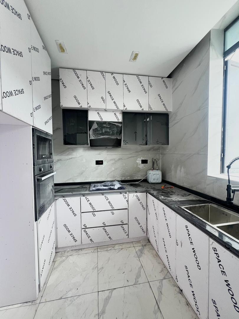 2BEDROOM APARTMENT • OLOGOLO, LEKKI • ₦150M - Image 7