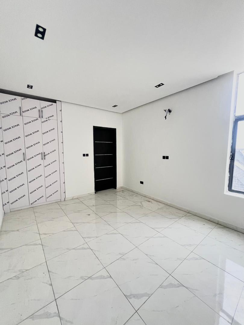 2BEDROOM APARTMENT • OLOGOLO, LEKKI • ₦150M - Image 8