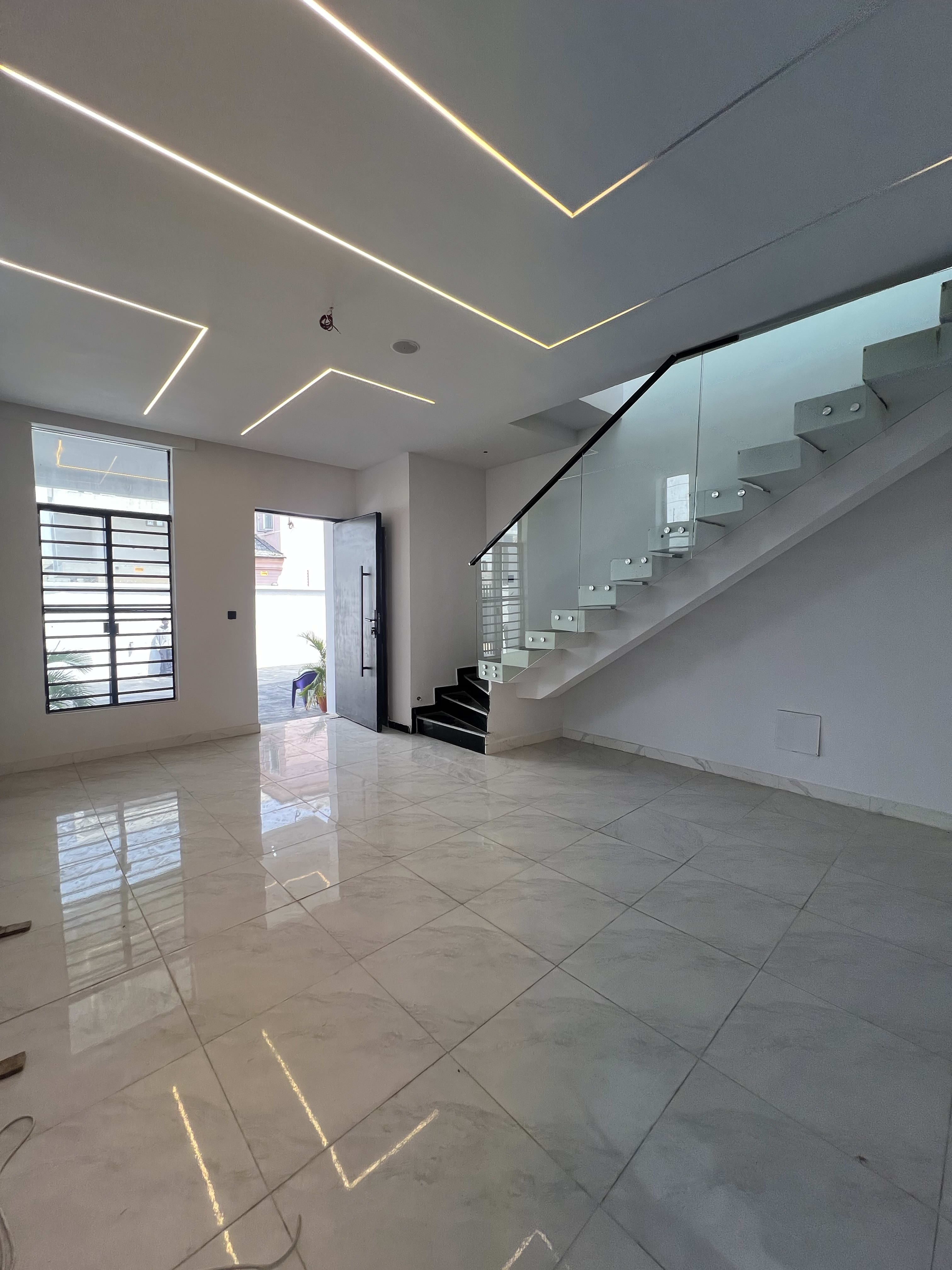 4BEDS/2BEDS EXECUTIVE TERRACE DUPLEX. - Image 2