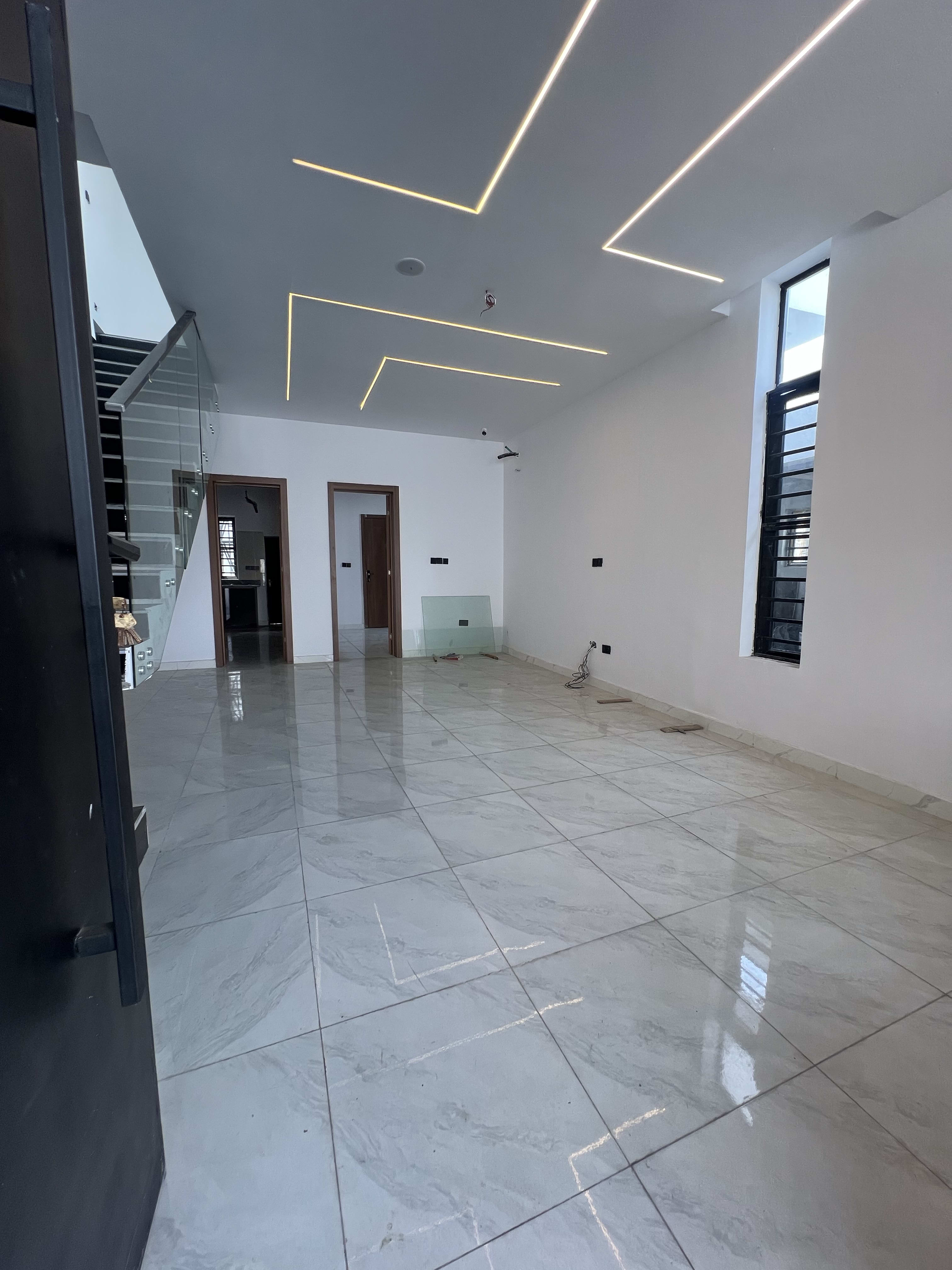 4BEDS/2BEDS EXECUTIVE TERRACE DUPLEX. - Image 3