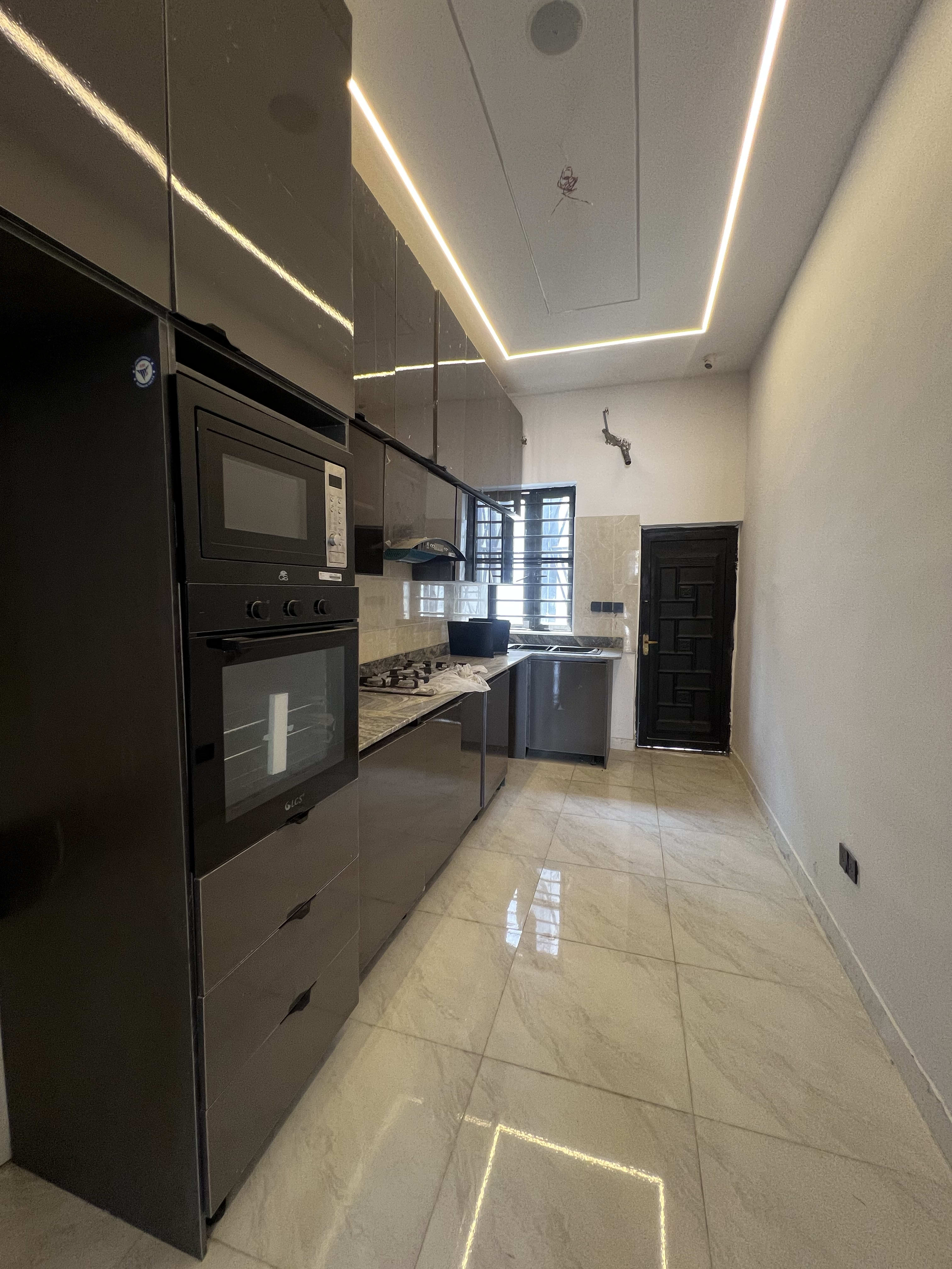 4BEDS/2BEDS EXECUTIVE TERRACE DUPLEX. - Image 4