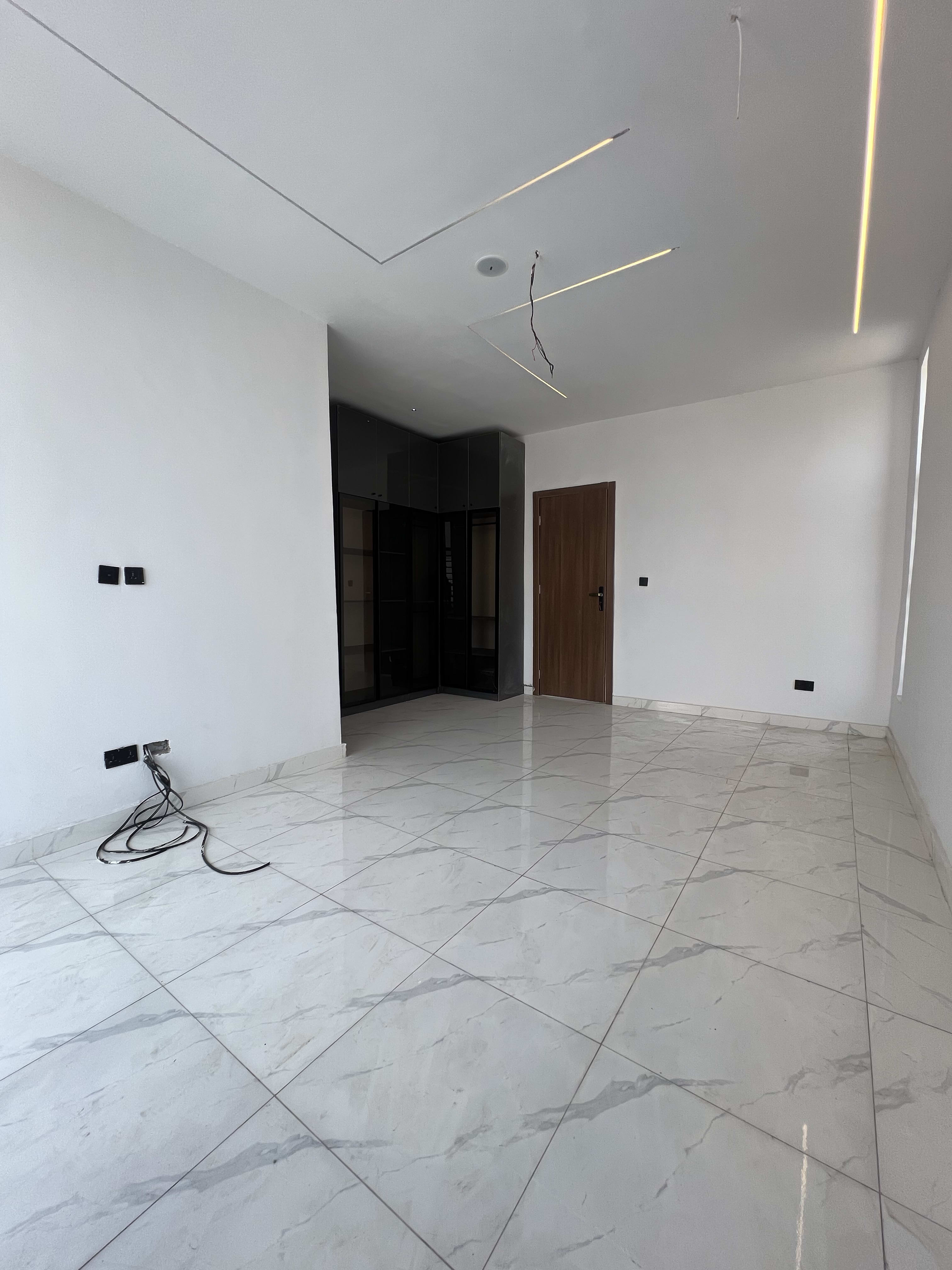4BEDS/2BEDS EXECUTIVE TERRACE DUPLEX. - Image 7