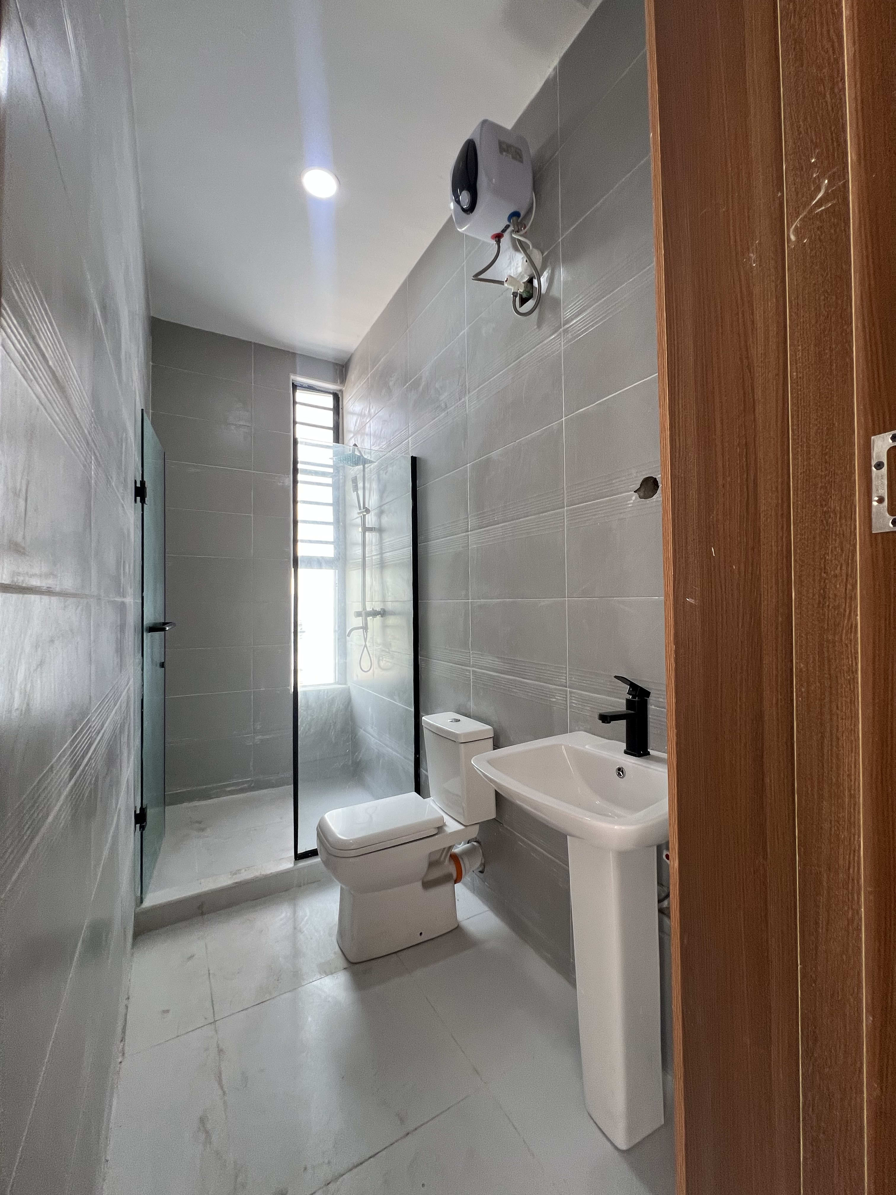 4BEDS/2BEDS EXECUTIVE TERRACE DUPLEX. - Image 9