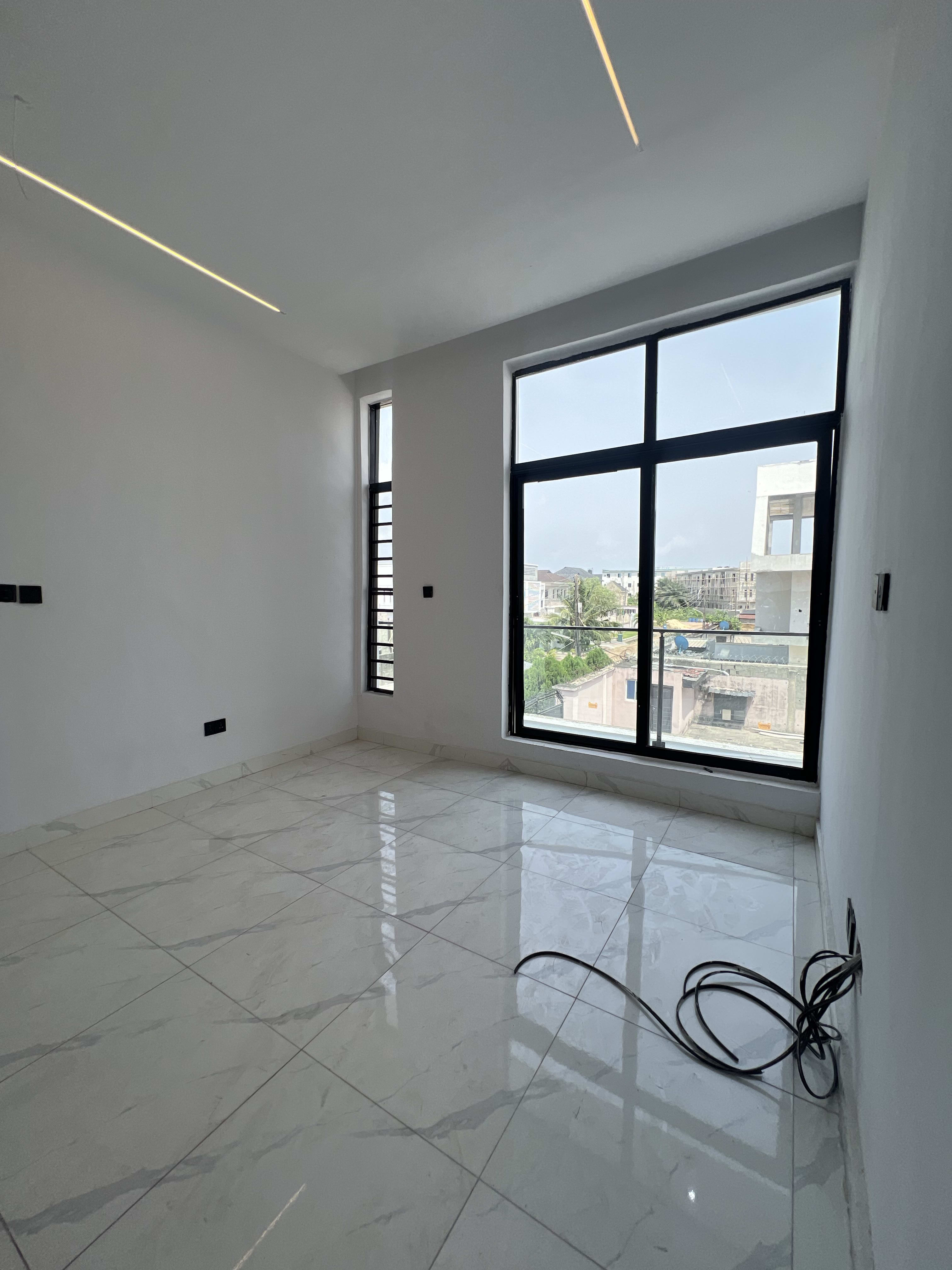 4BEDS/2BEDS EXECUTIVE TERRACE DUPLEX. - Image 10
