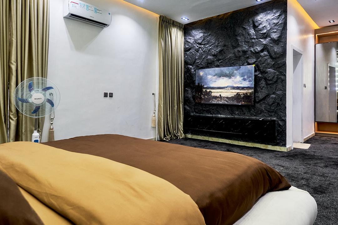 FOR RENT: FURNISHED 5 BEDROOM DUPLEX + BQ - Image 4