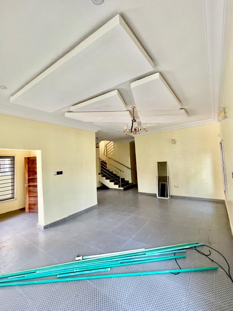 Spacious 5 bedroom fully detached duplex with bq - Image 4