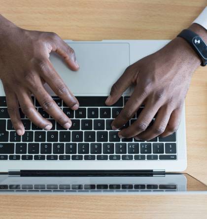 Mann typing on a computer