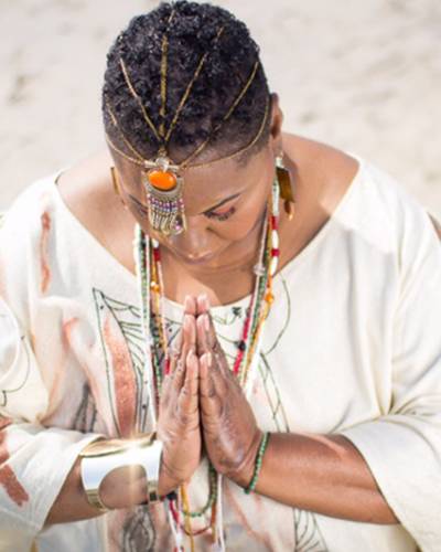 robin praying
