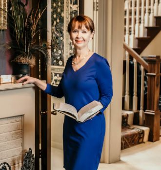 Sandra Freeburger headshot in front of bookcase