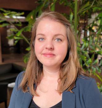 Julie Cooney Headshot