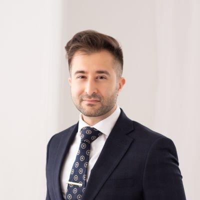 Farhad Headshot