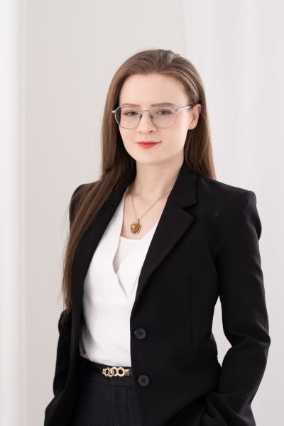 40.Sarah Headshot.jpg