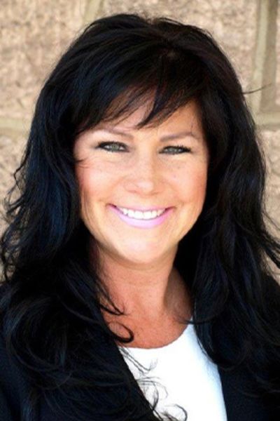 Paula Robinson Headshot