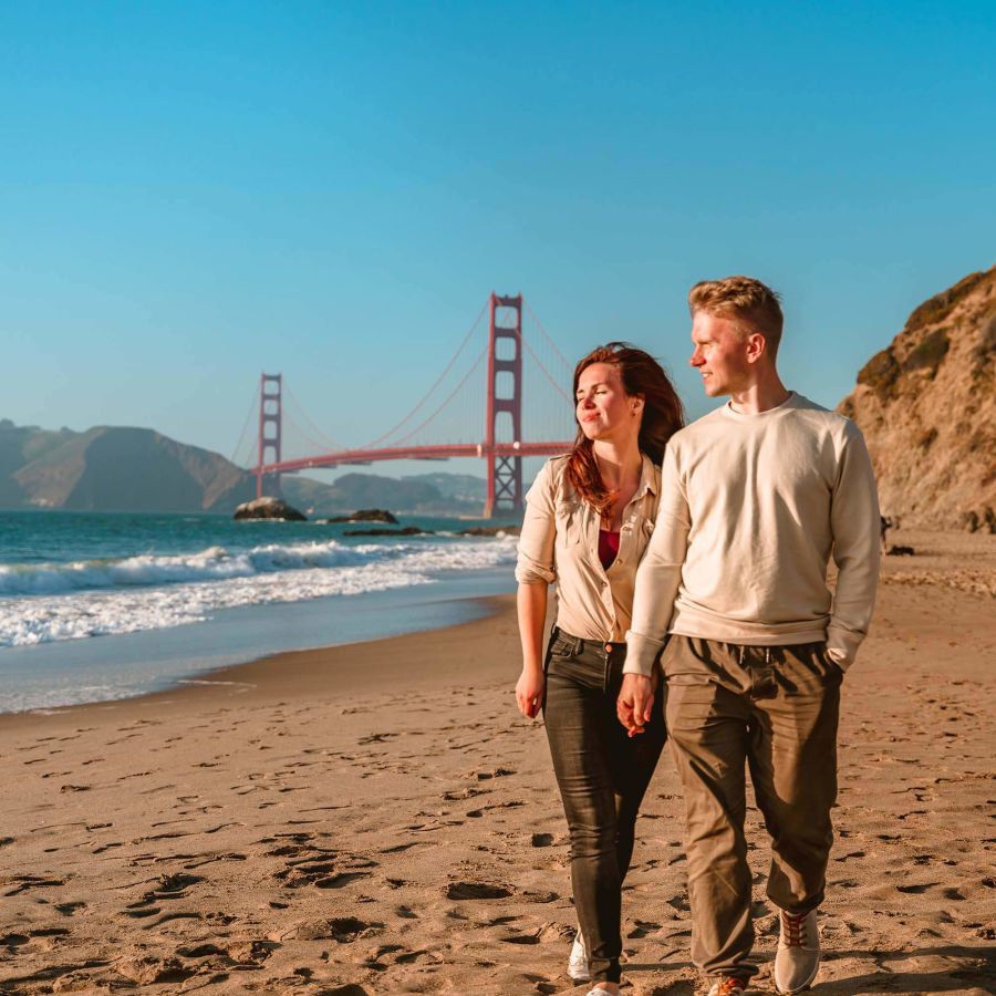 Couple on the beach in front of the golden gate bridge