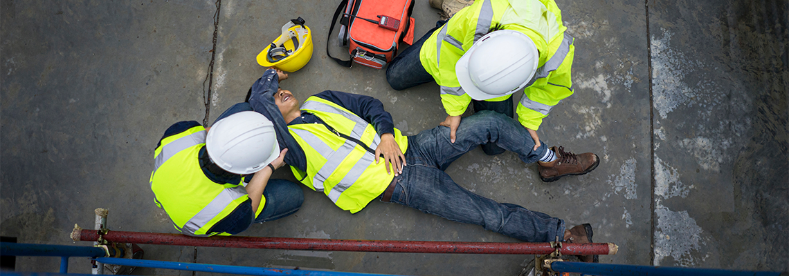 Basic first aid training for support accident in site work