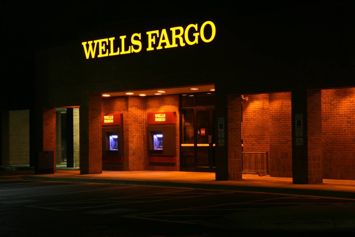 Wells Fargo Bank facade