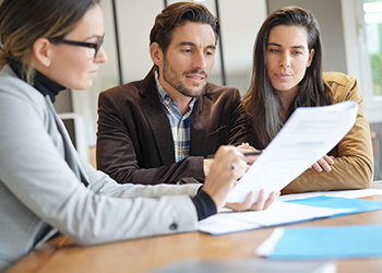 A couple works with their lawyer on an estate plan