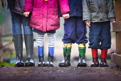 4 children standing in a line holding hands