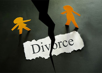 torn piece of paper with divorce text and paper couple figures