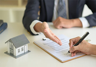 Signing a Home Purchase Contract Between the House Broker and The Client.