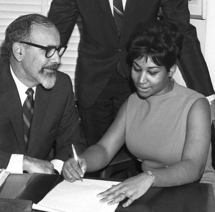 Aretha Franklin signing contract